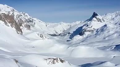 4K航拍雪山之巅宏伟大气自然风光雪景视频的预览图